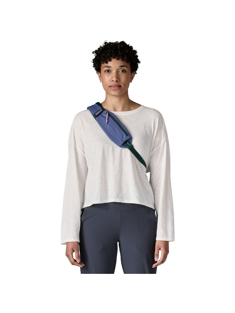 Patagonia Patagonia Atom Sling 8L 48262-CUBL-ALL tassen Patagonia Atom Sling 8L Current Blue 48262-CUBL-ALL tassen online bestellen bij Kathmandu Outdoor & Travel