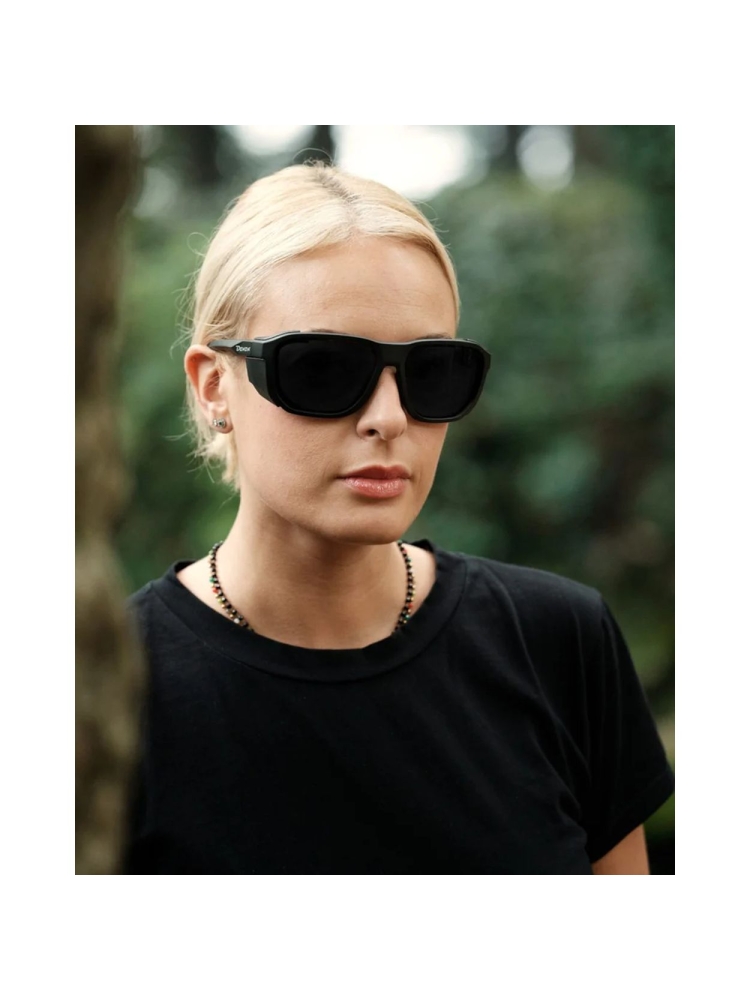 Demon Demon Altavia Cat. 4 ALTAVIABK4 zonnebrillen Demon Altavia Cat. 4 Matt Black Silver ALTAVIABK4 zonnebrillen online bestellen bij Kathmandu Outdoor & Travel