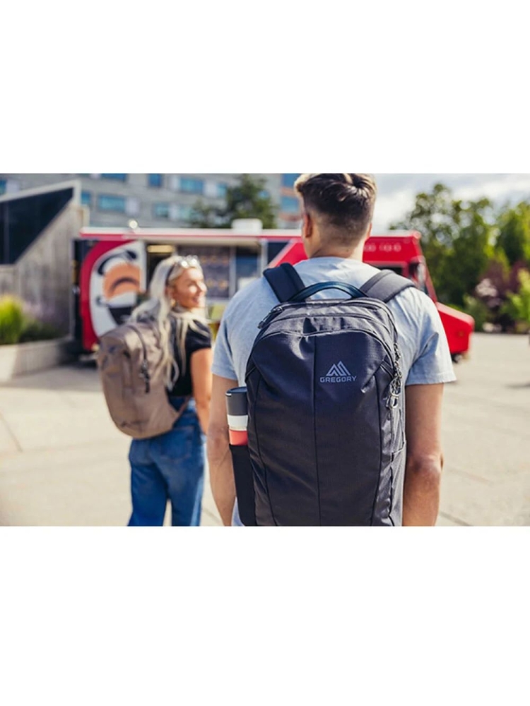 Gregory Retna 20 Mirage Tan 150947-A269 dagrugzakken online bestellen bij Kathmandu Outdoor & Travel