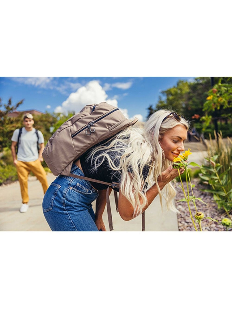 Gregory Retna 20 Mirage Tan 150947-A269 dagrugzakken online bestellen bij Kathmandu Outdoor & Travel