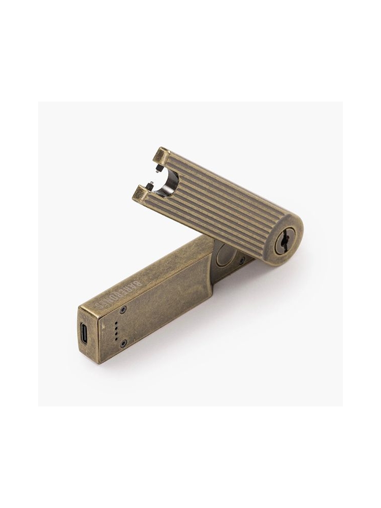 Barebones Barebones Pivot Arc Lighter HMS-2145 gadgets en handigheden Barebones Pivot Arc Lighter Messing HMS-2145 gadgets en handigheden online bestellen bij Kathmandu Outdoor & Travel