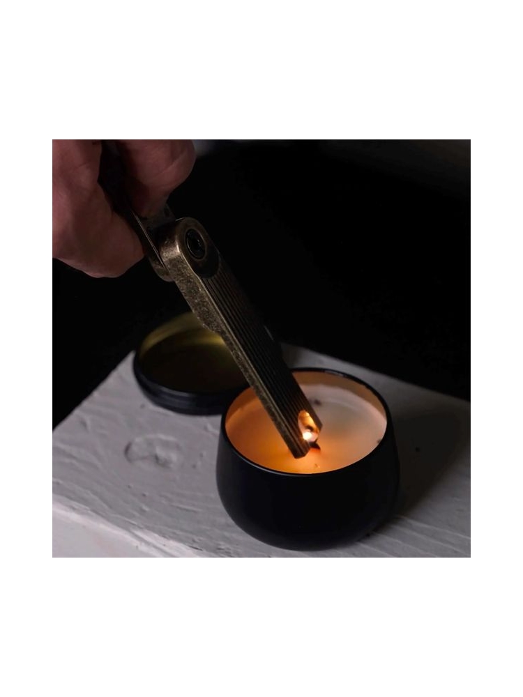 Barebones Barebones Pivot Arc Lighter HMS-2145 gadgets en handigheden Barebones Pivot Arc Lighter Messing HMS-2145 gadgets en handigheden online bestellen bij Kathmandu Outdoor & Travel