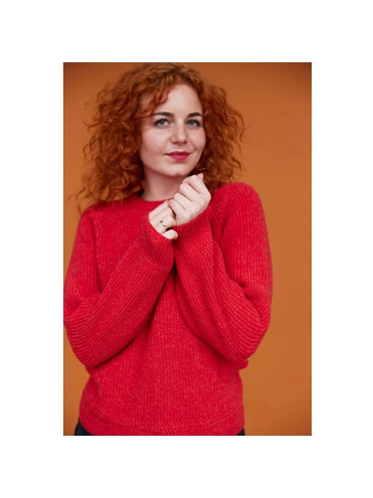 Blue Loop Originals Blue Loop Originals Essential Crewe Sweater Women's SW004-21-B156 fleeces en truien Blue Loop Originals Essential Crewe Sweater Women's Fiery Red SW004-21-B156 fleeces en truien online bestellen bij Kathmandu Outdoor & Travel