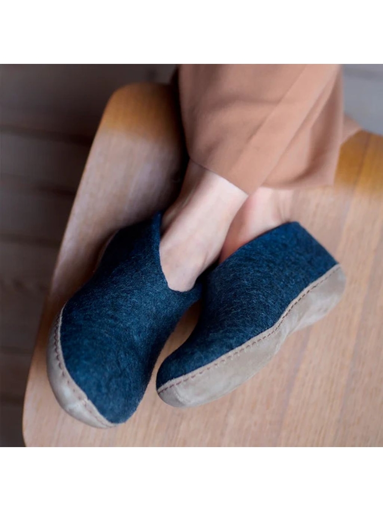 Glerups Glerups Shoe Leather A-10-Denim pantoffels en huissokken Glerups Shoe Leather Denim A-10-Denim pantoffels en huissokken online bestellen bij Kathmandu Outdoor & Travel