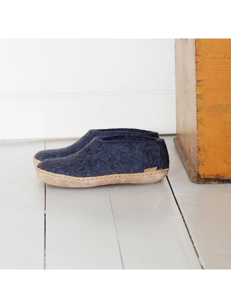 Glerups Glerups Shoe Leather A-10-Denim pantoffels en huissokken Glerups Shoe Leather Denim A-10-Denim pantoffels en huissokken online bestellen bij Kathmandu Outdoor & Travel