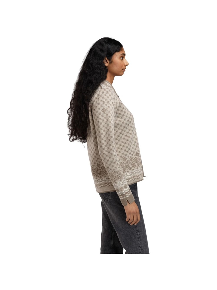 Dale Dale Solfrid Jacket Women's 83341-P00 fleeces en truien Dale Solfrid Jacket Women's Mountainstone Sand Offwhite 83341-P00 fleeces en truien online bestellen bij Kathmandu Outdoor & Travel