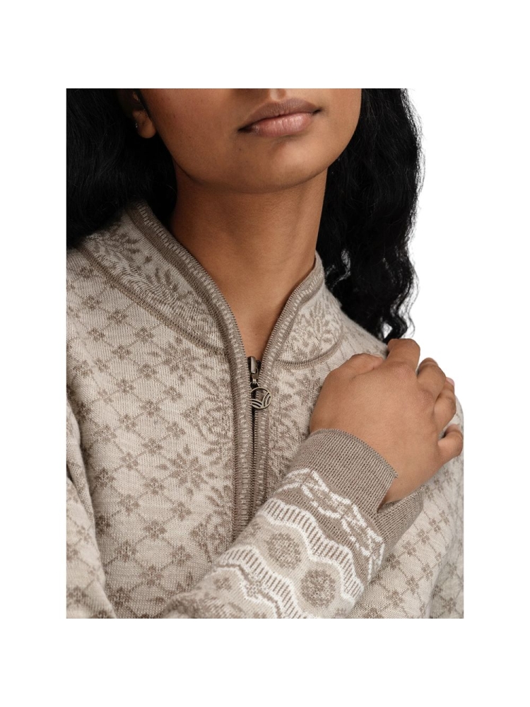 Dale Dale Solfrid Jacket Women's 83341-P00 fleeces en truien Dale Solfrid Jacket Women's Mountainstone Sand Offwhite 83341-P00 fleeces en truien online bestellen bij Kathmandu Outdoor & Travel